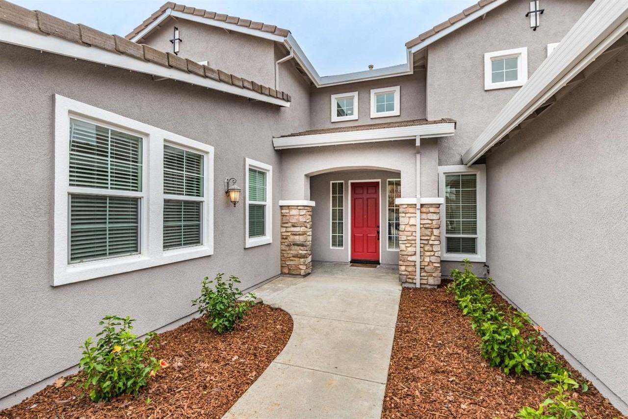 1304 Underwood Ln - Photo 2 of 48