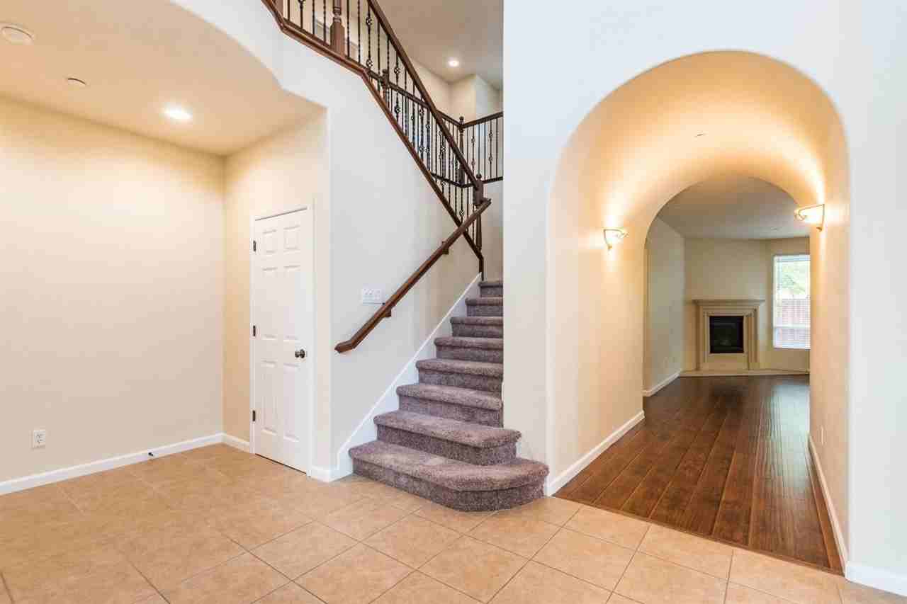 1304 Underwood Ln - Photo 4 of 48