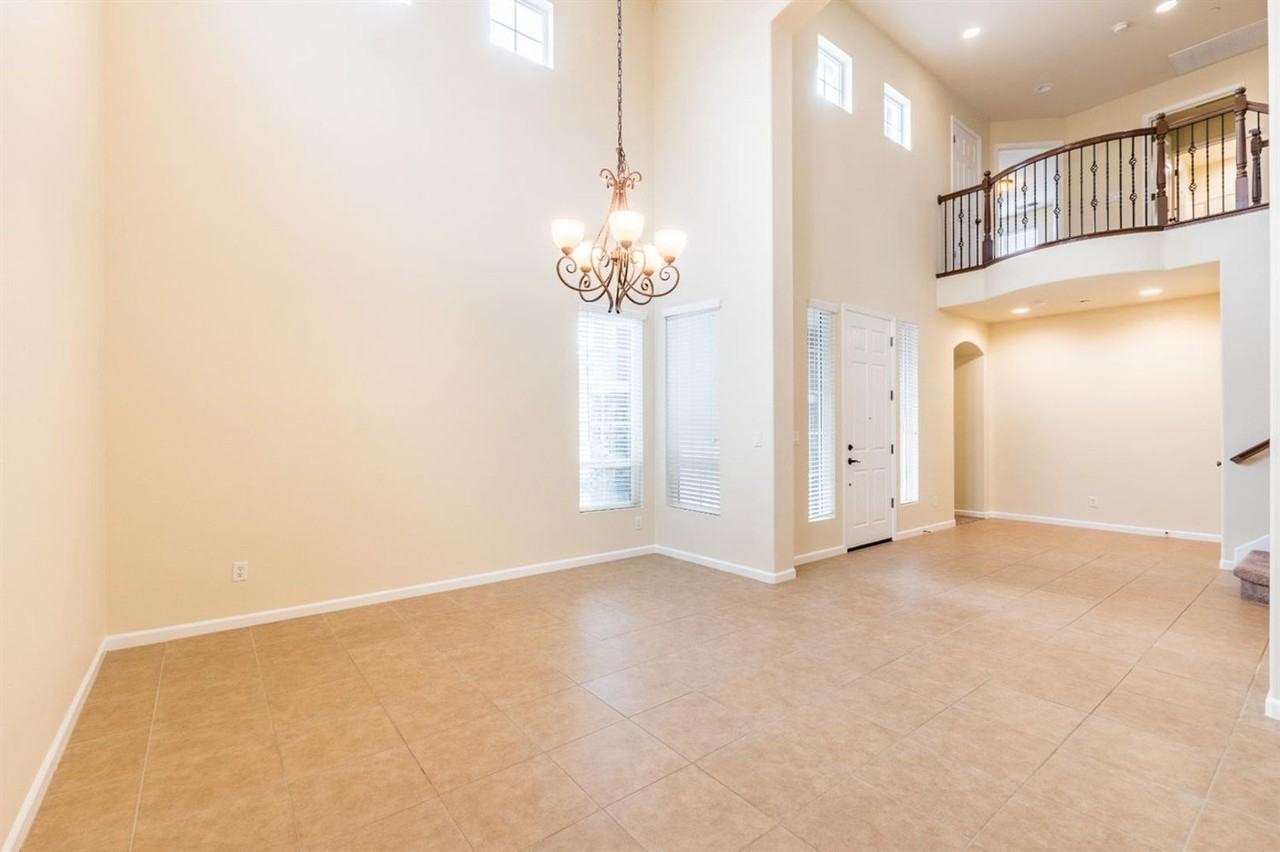 1304 Underwood Ln - Photo 6 of 48