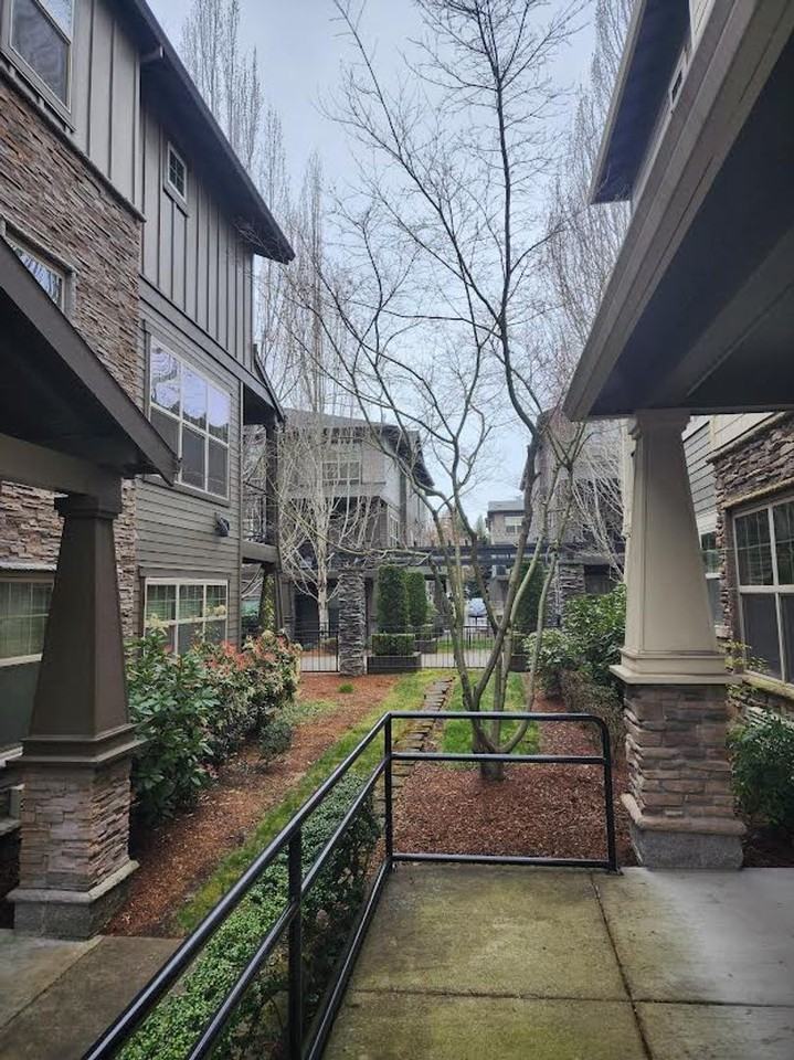 645 Ne Garswood Ln - Photo 4 of 21