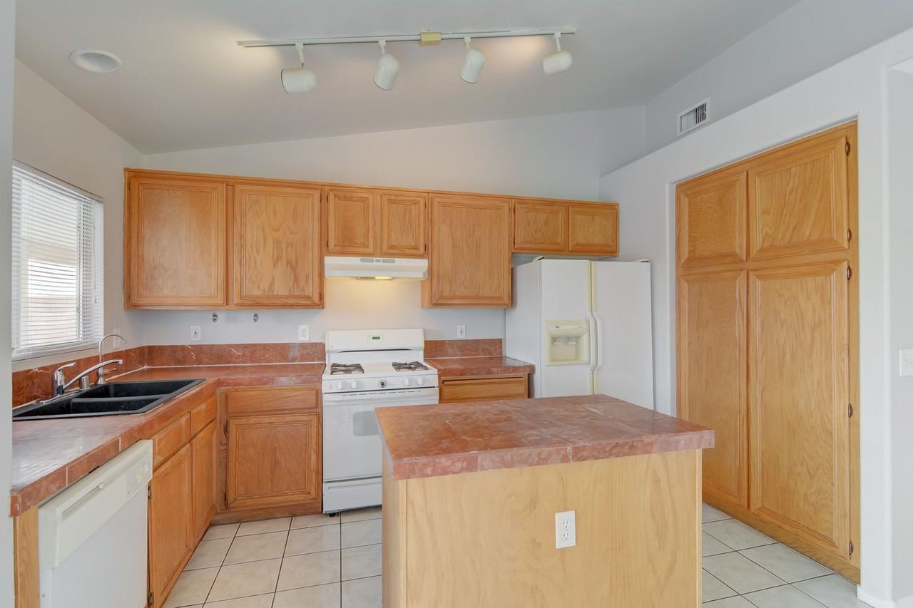 2783 Morning Rain St - Photo 6 of 15