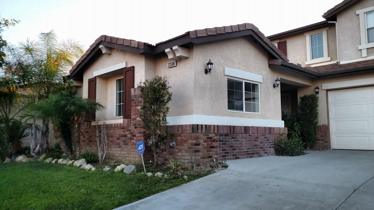 33506 Abbey Rd - Photo 2 of 4