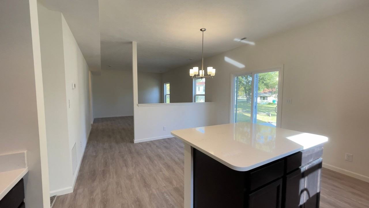 6460 Wallingford St - Photo 6 of 27