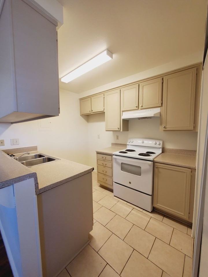 2612 Yardarm Ave - Photo 6 of 13