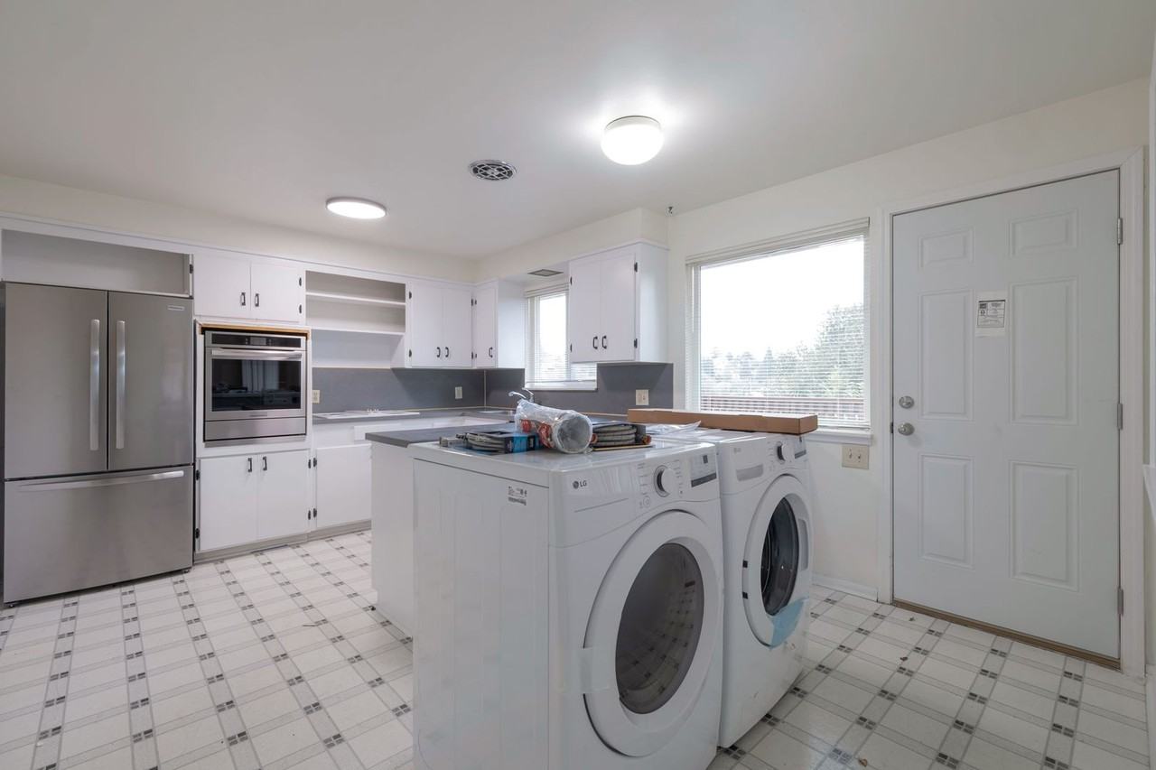 3823 46th Avenue South - Photo 5 of 30