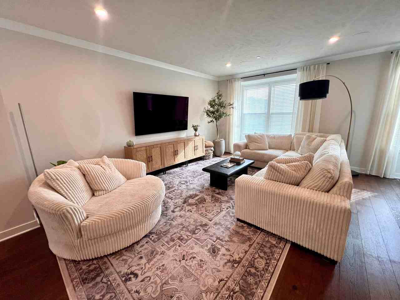 314 Scenic Dr - Photo 7 of 50