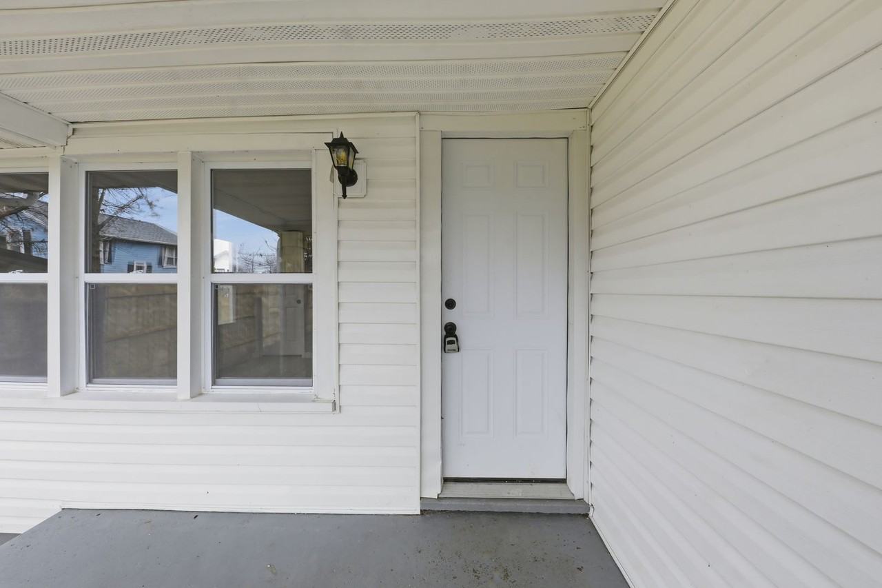 228 E Siebenthaler Ave - Photo 3 of 35