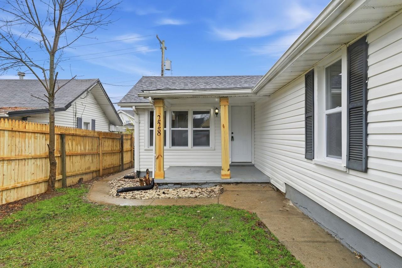 228 E Siebenthaler Ave - Photo 4 of 35