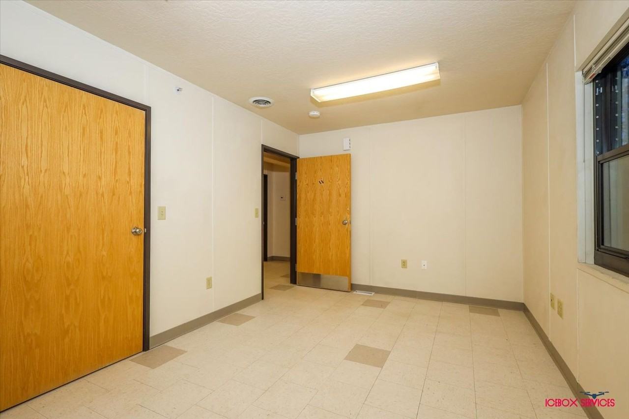 860 S Beaver Lake Road - Photo 3 of 11