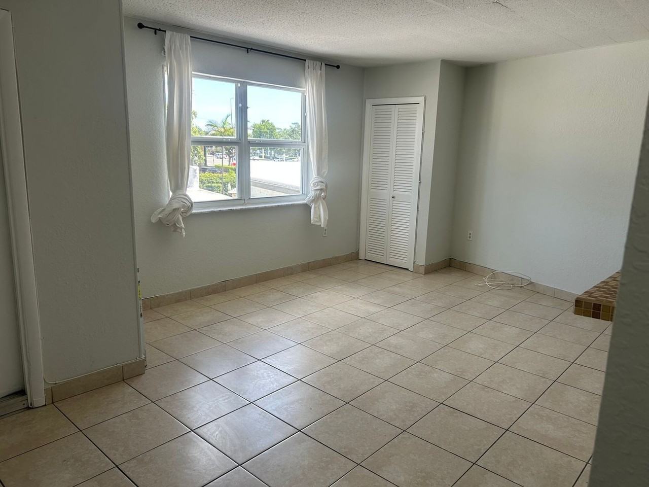 2036 Northeast 18th Street #N - Photo 2 of 12