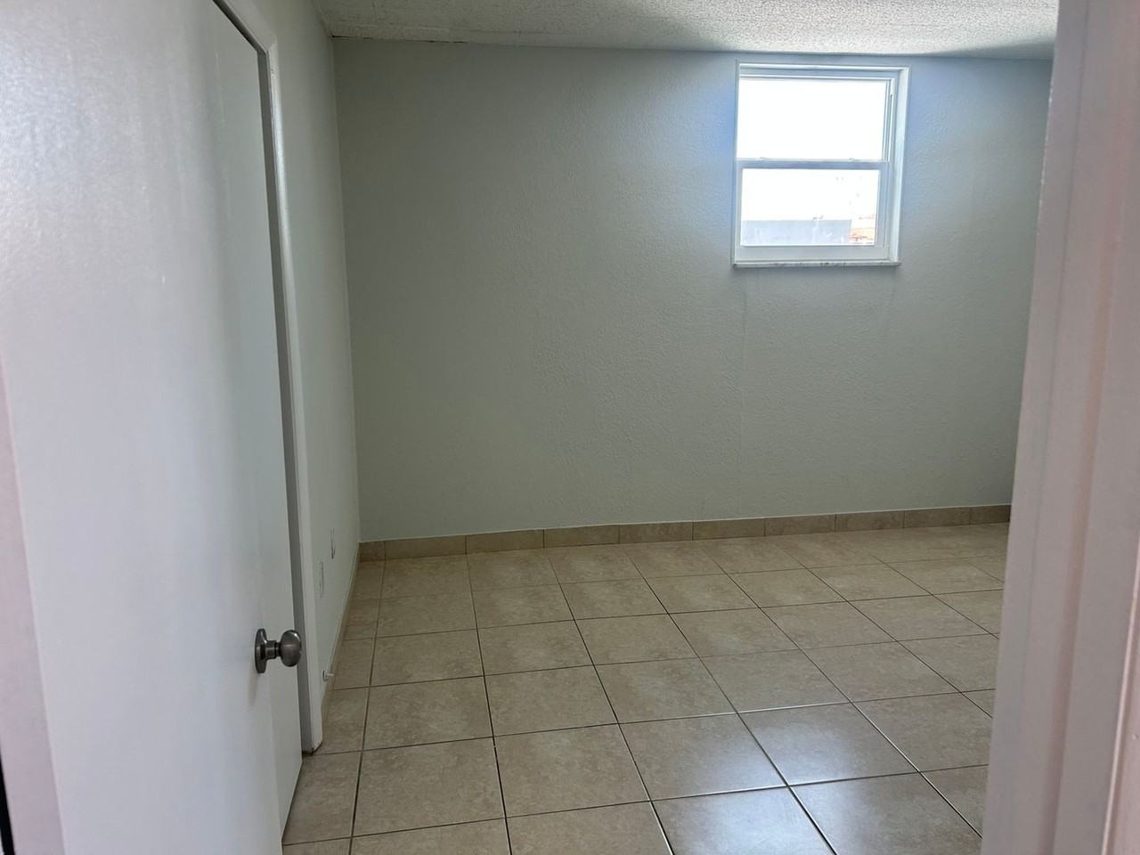 2036 Northeast 18th Street #N - Photo 6 of 12