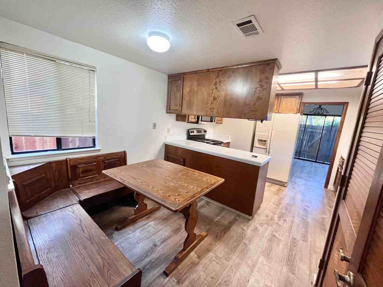 325 E 8th St #7 - Photo 3 of 33