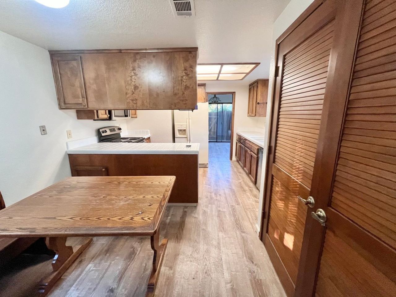 325 E 8th St #7 - Photo 4 of 33