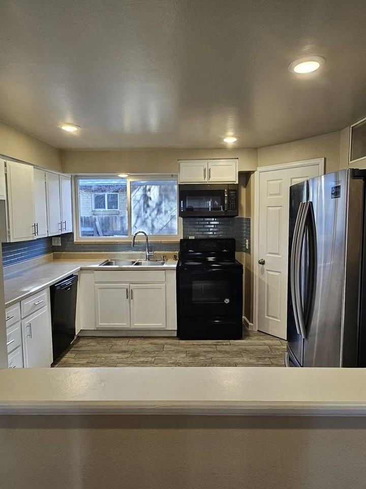 1371 Xanadu Street - Photo 3 of 29