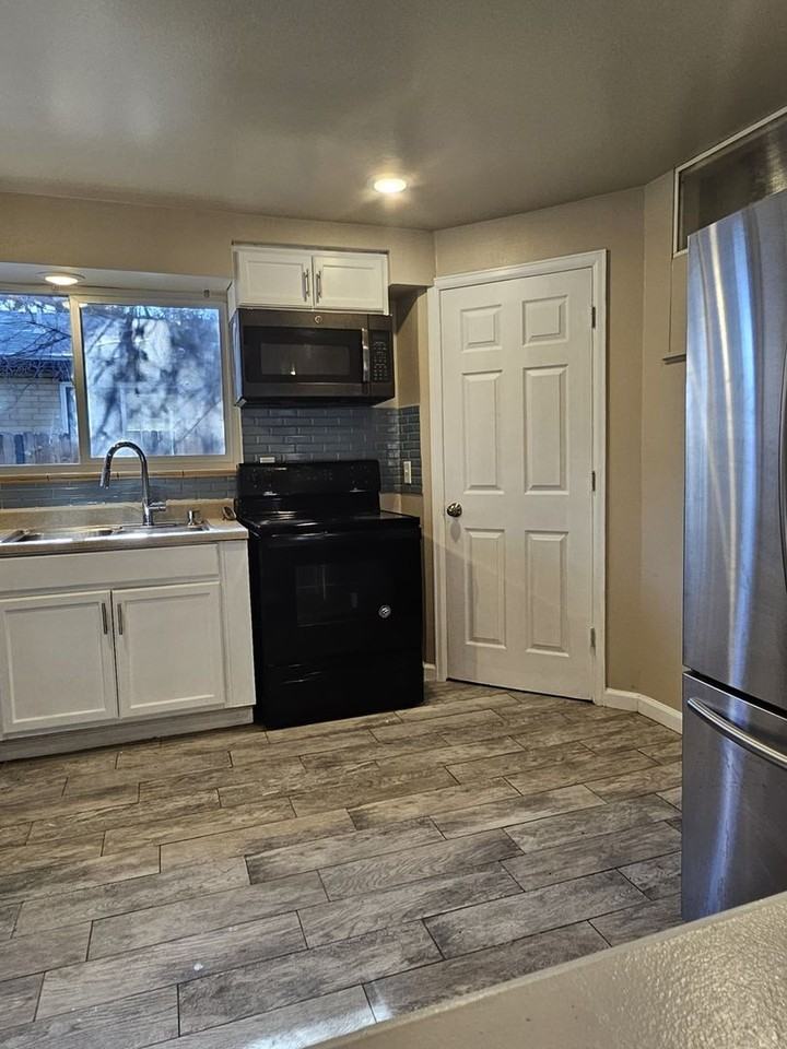 1371 Xanadu Street - Photo 4 of 29