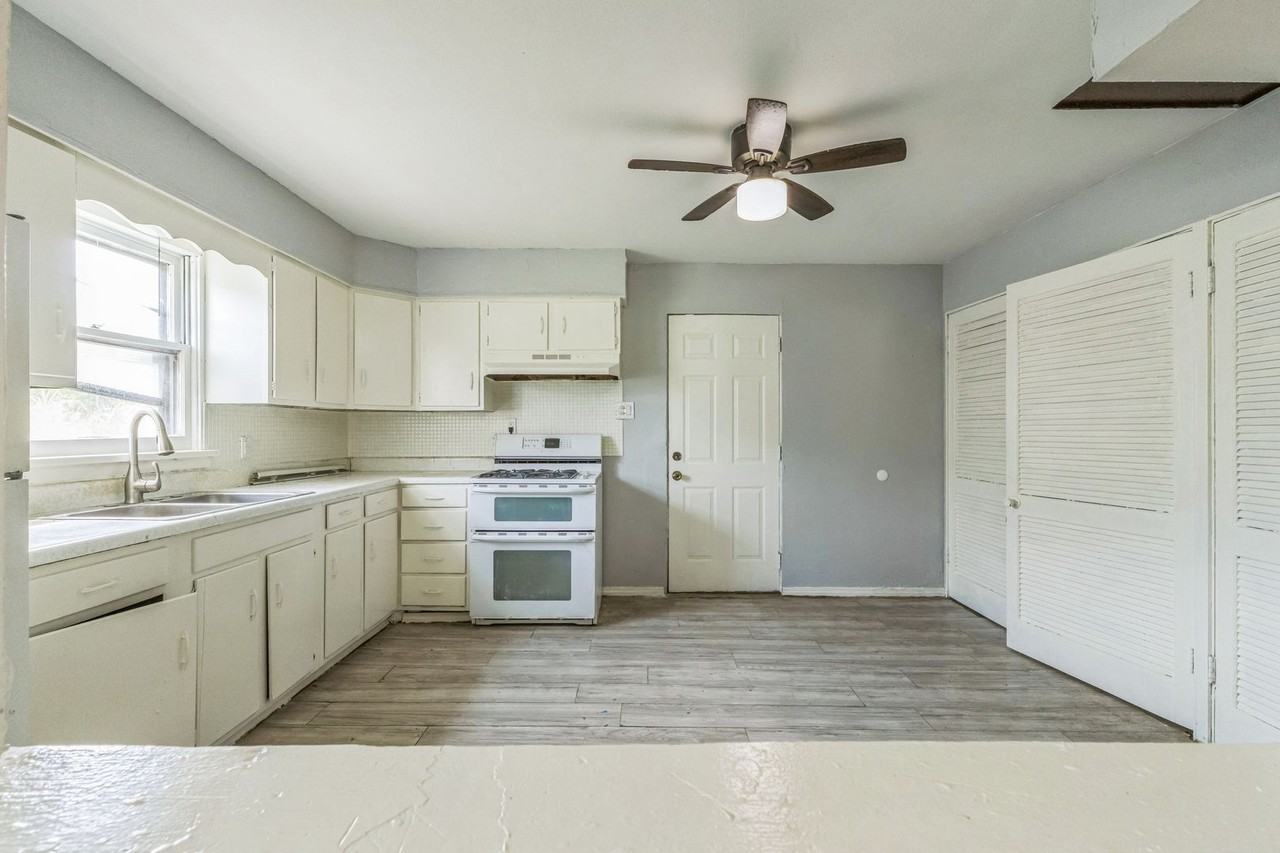 3407 Barber Street - Photo 3 of 26