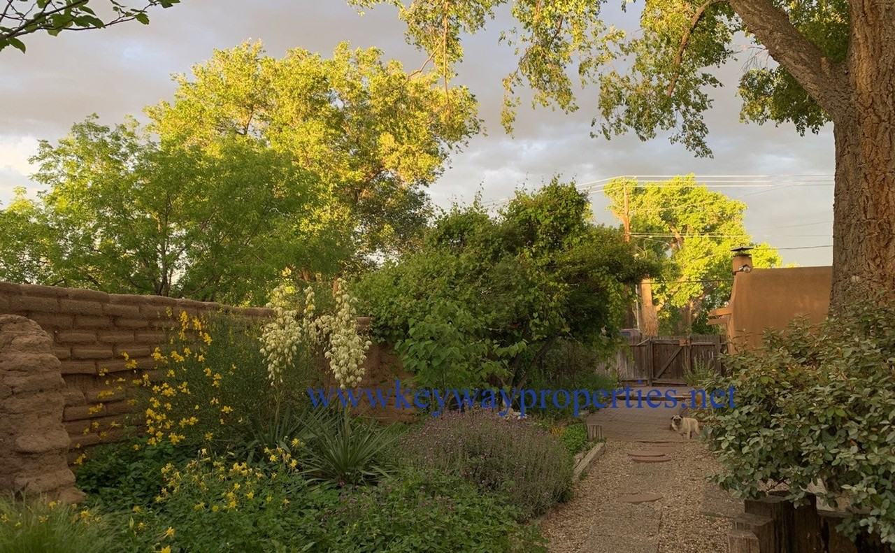 7609 Guadalupe Trl Nw - Photo 2 of 31