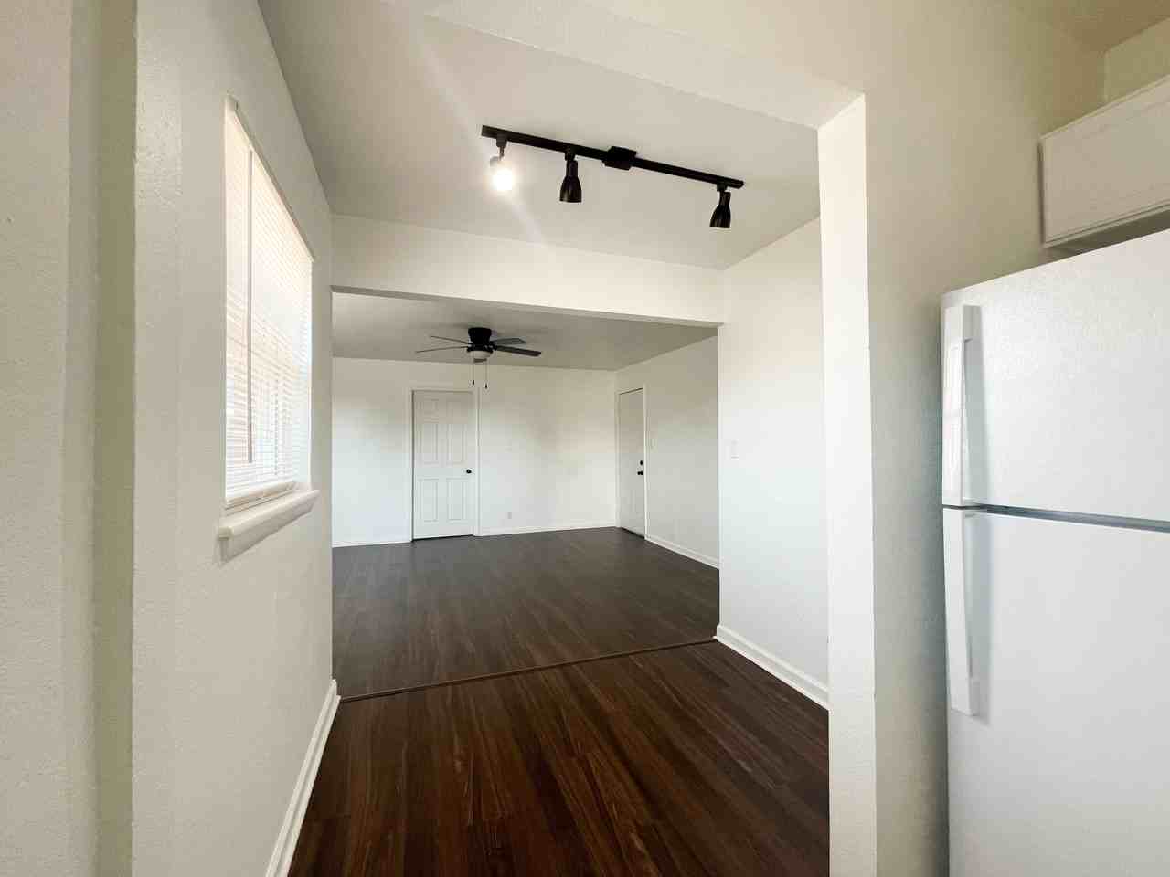 1714 N Lindsay Ave - Photo 4 of 18