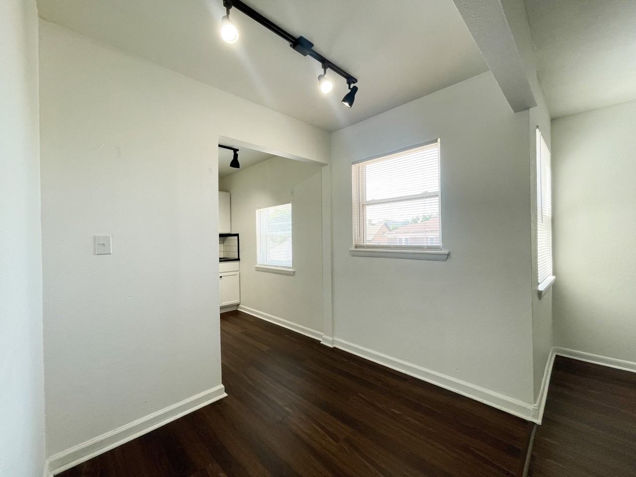 1714 N Lindsay Ave - Photo 5 of 18