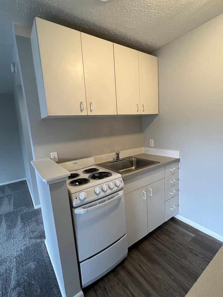 5656 Fauntleroy Way SW - Photo 3 of 14