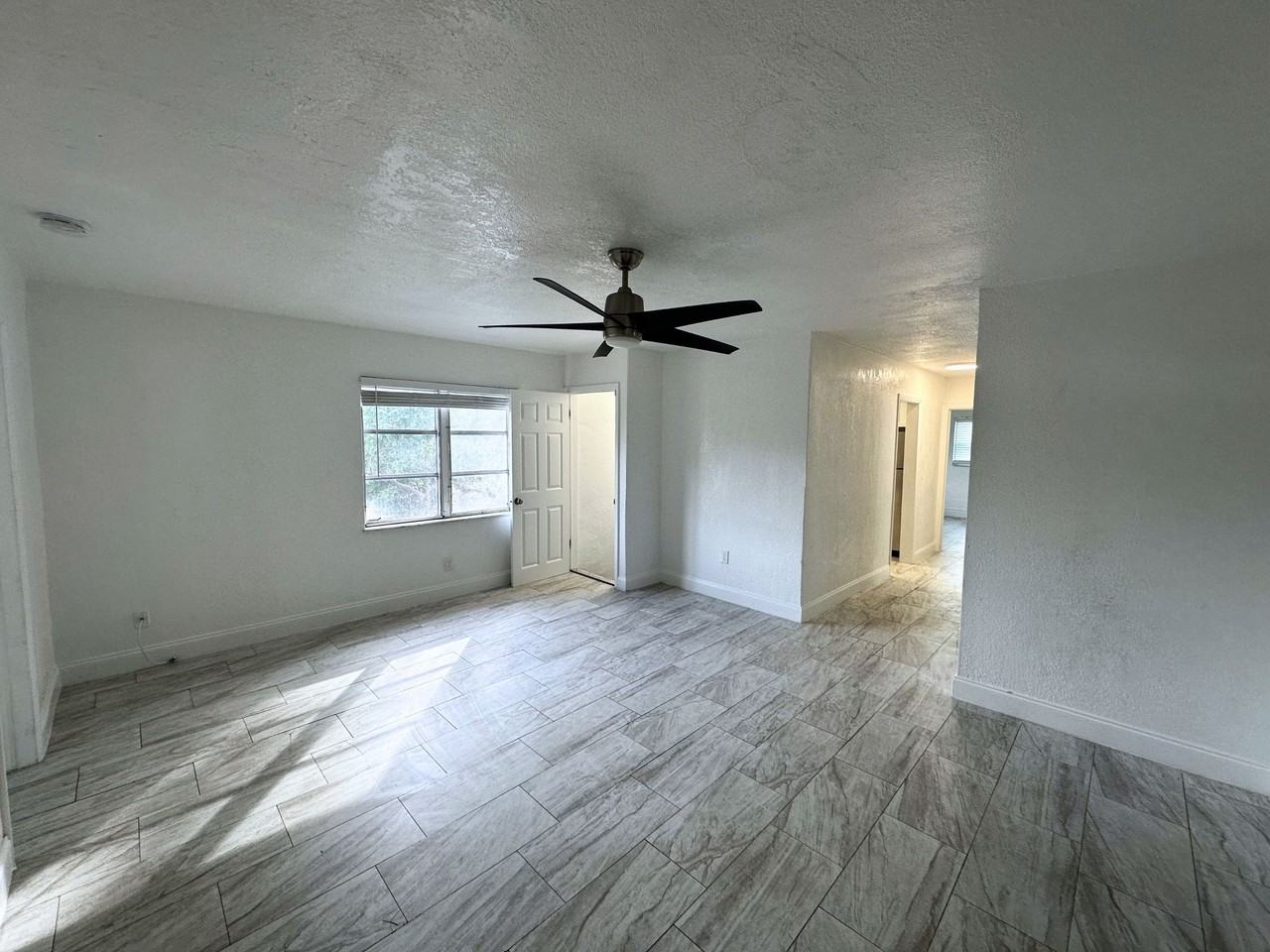 300 Northeast 4th Street - Photo 3 of 15