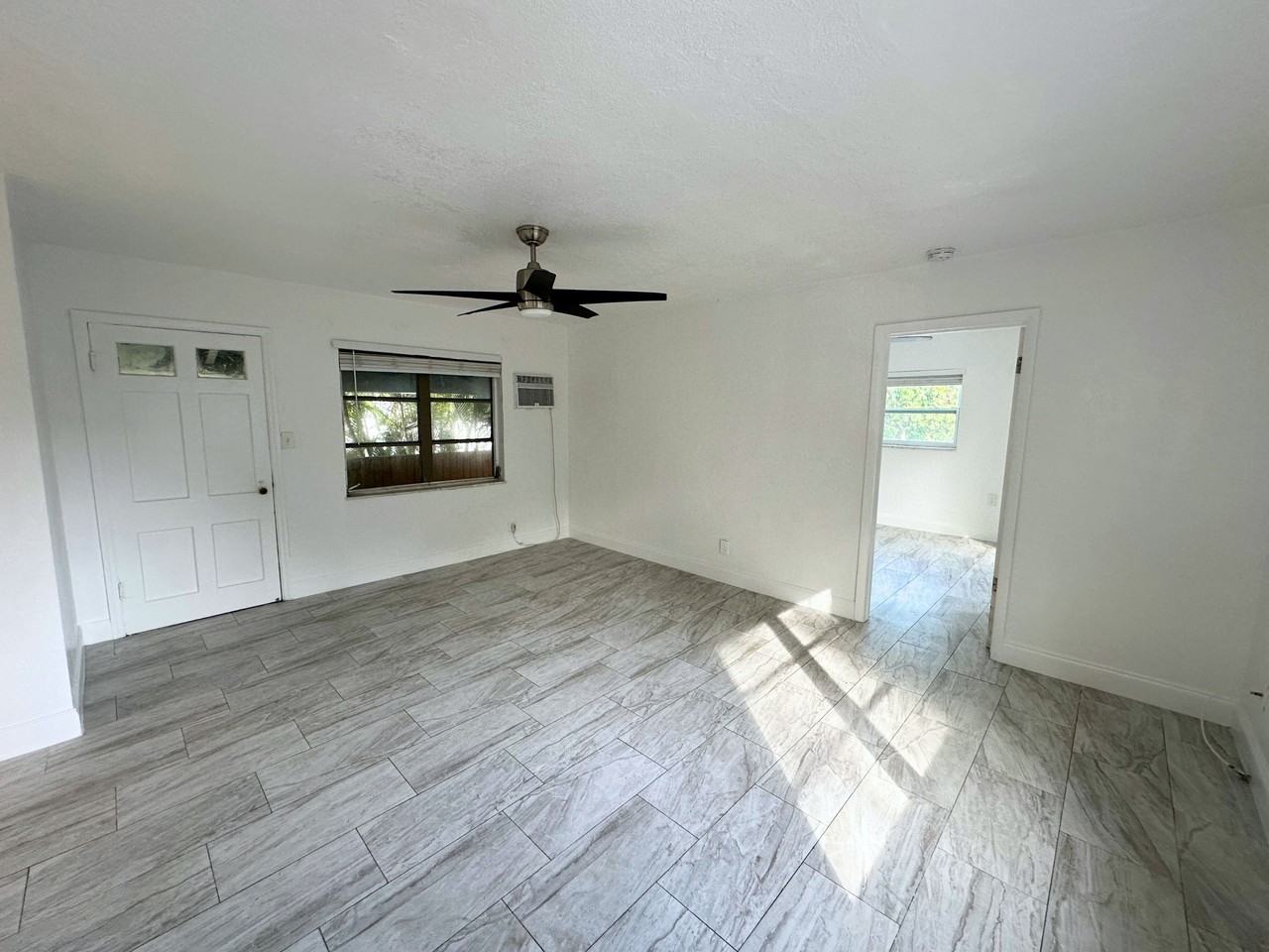 300 Northeast 4th Street - Photo 4 of 15