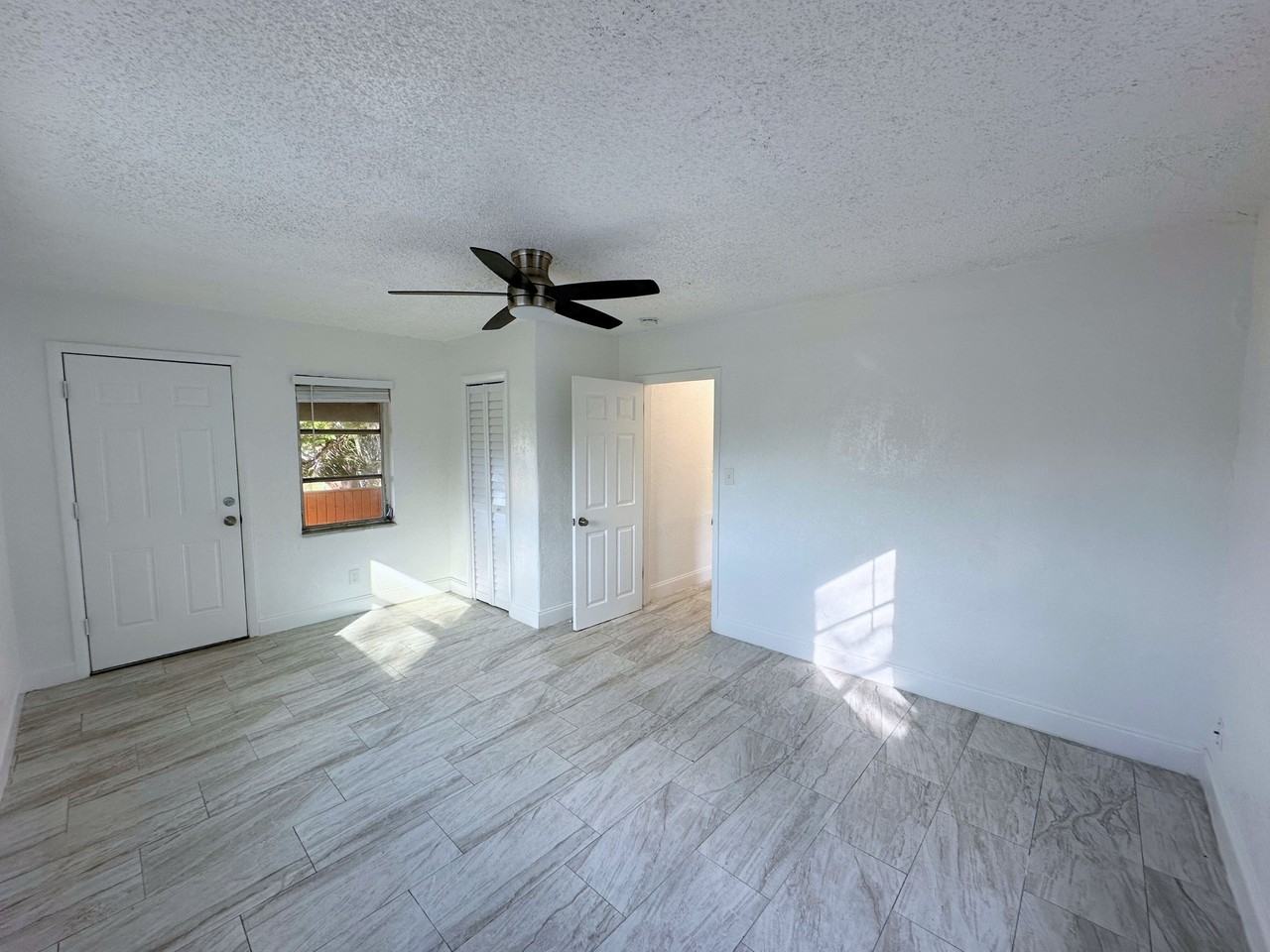 300 Northeast 4th Street - Photo 5 of 15