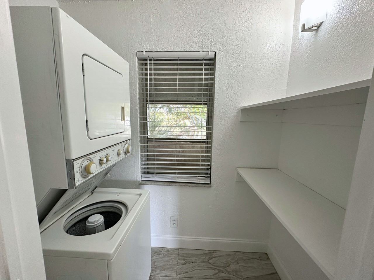 300 Northeast 4th Street - Photo 7 of 15