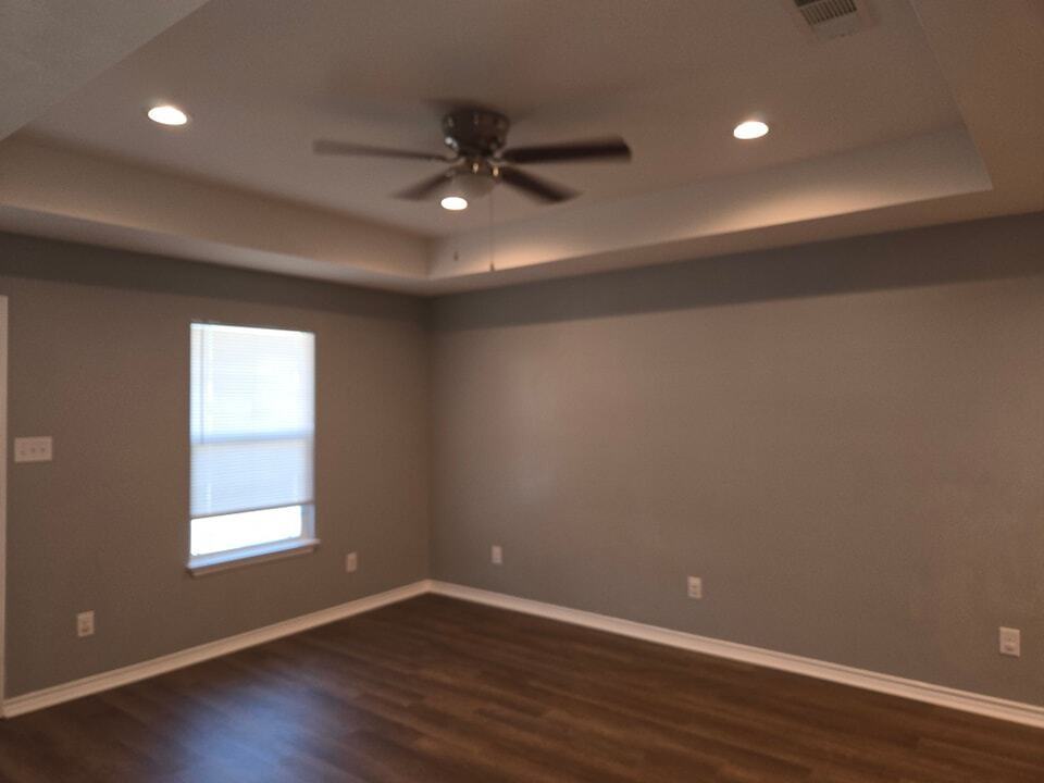 218 Parrott Drive - Photo 5 of 9