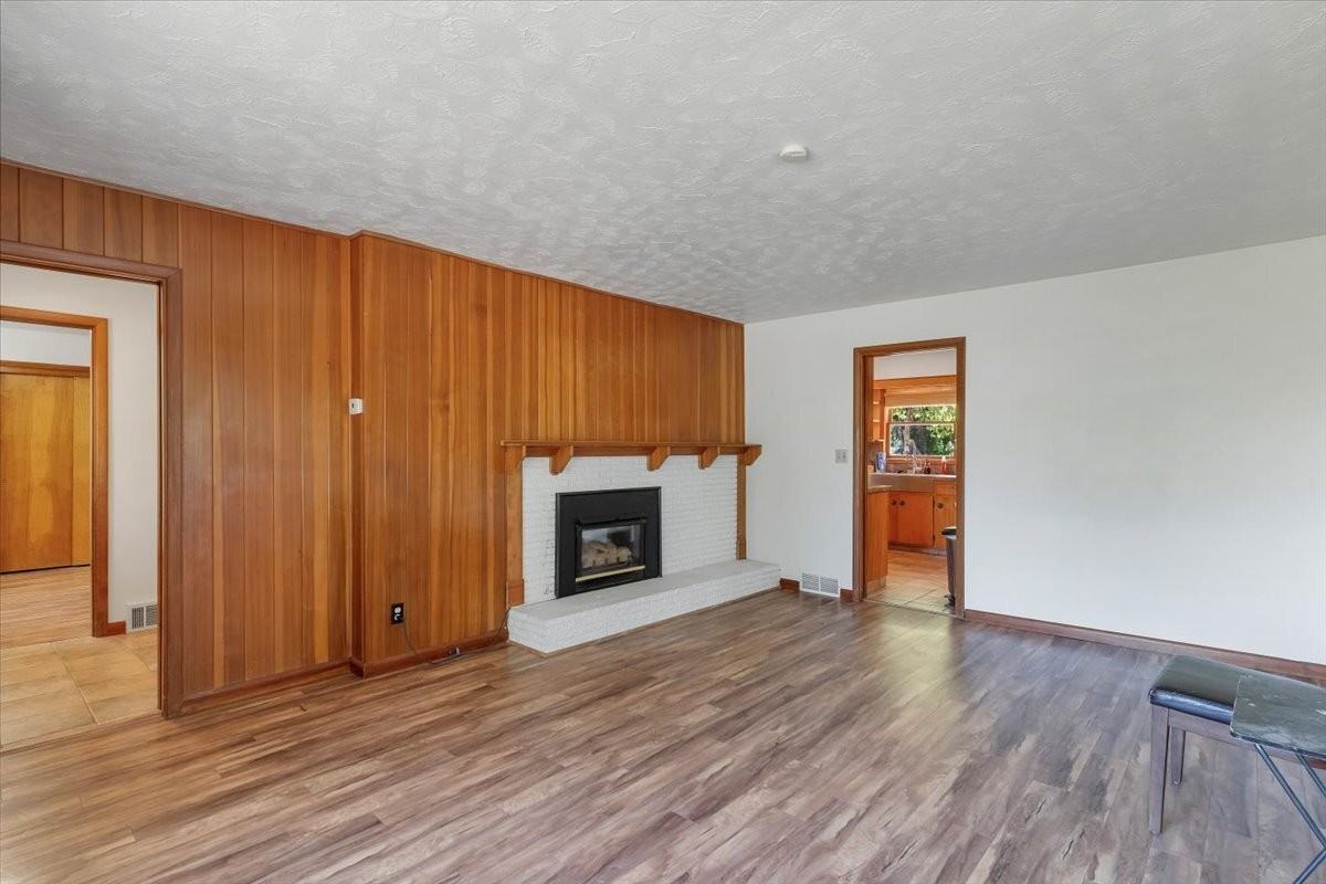 2985 Merdel Avenue South - Photo 3 of 16