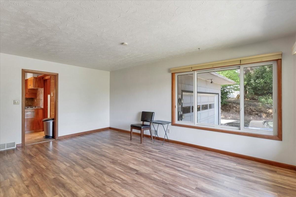 2985 Merdel Avenue South - Photo 4 of 16