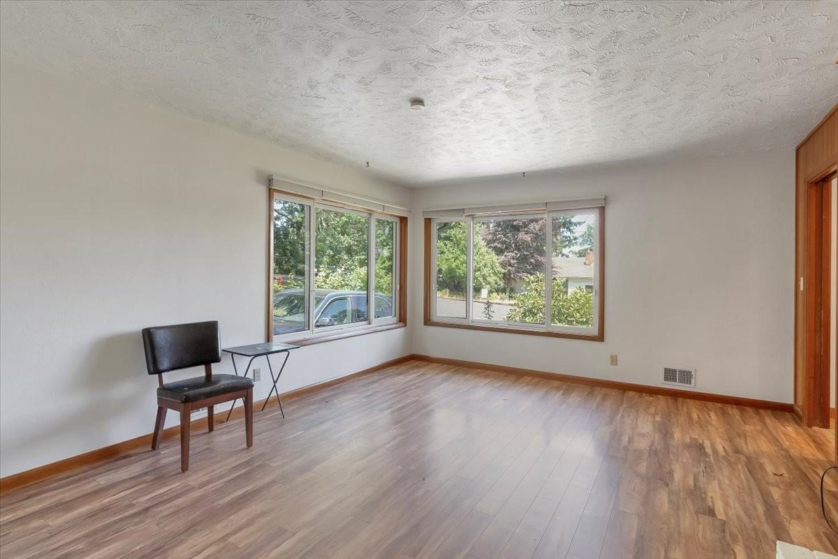 2985 Merdel Avenue South - Photo 6 of 16