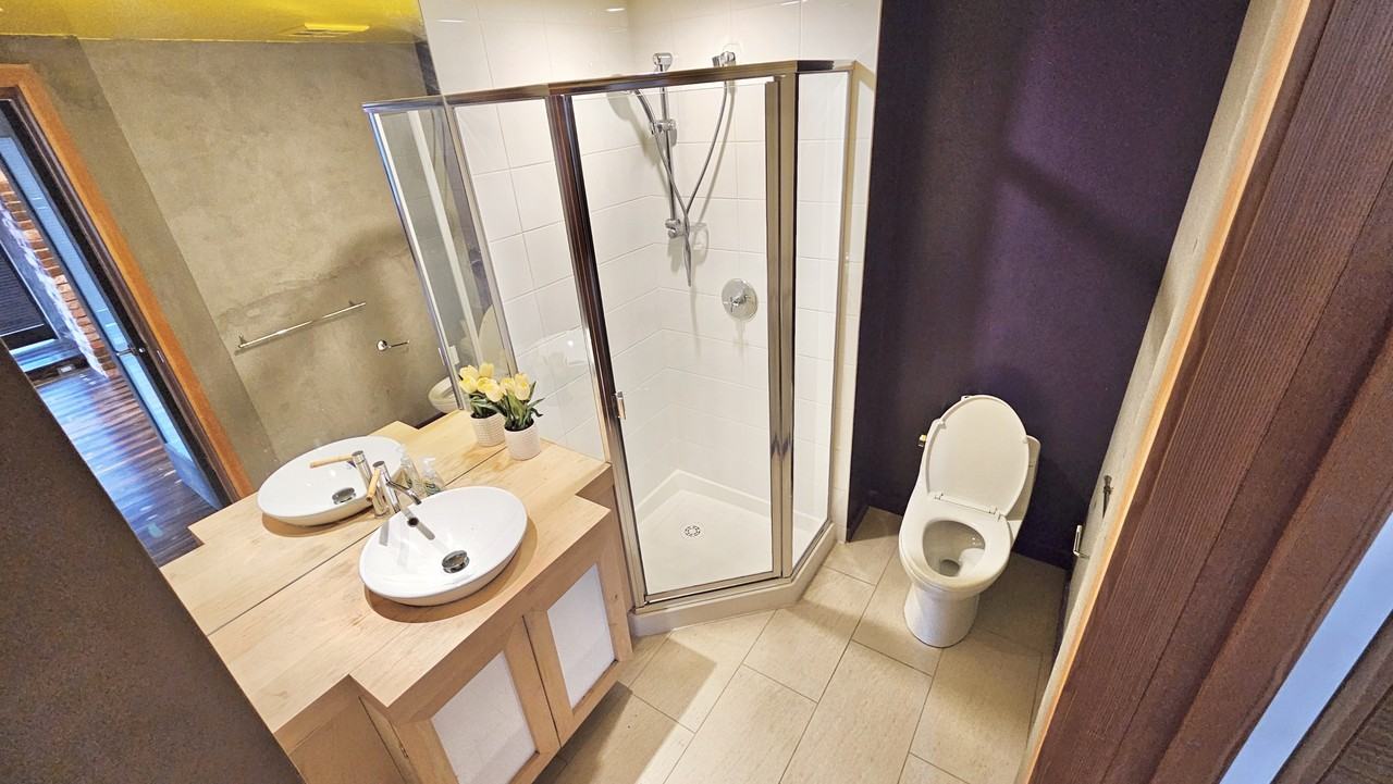 480 Robson St #906 - Photo 7 of 12