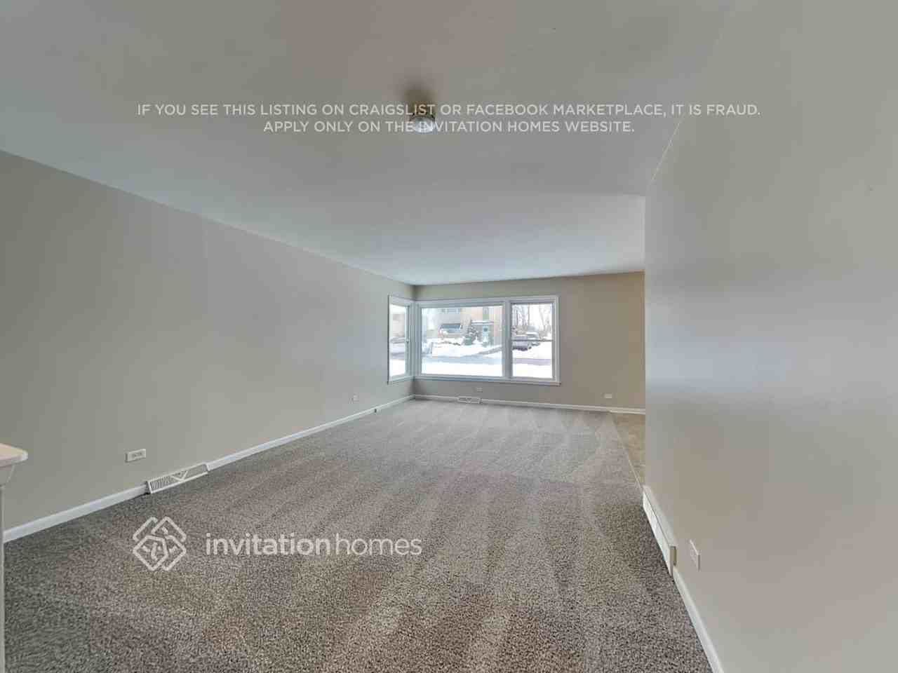 240 S Hale St - Photo 4 of 19