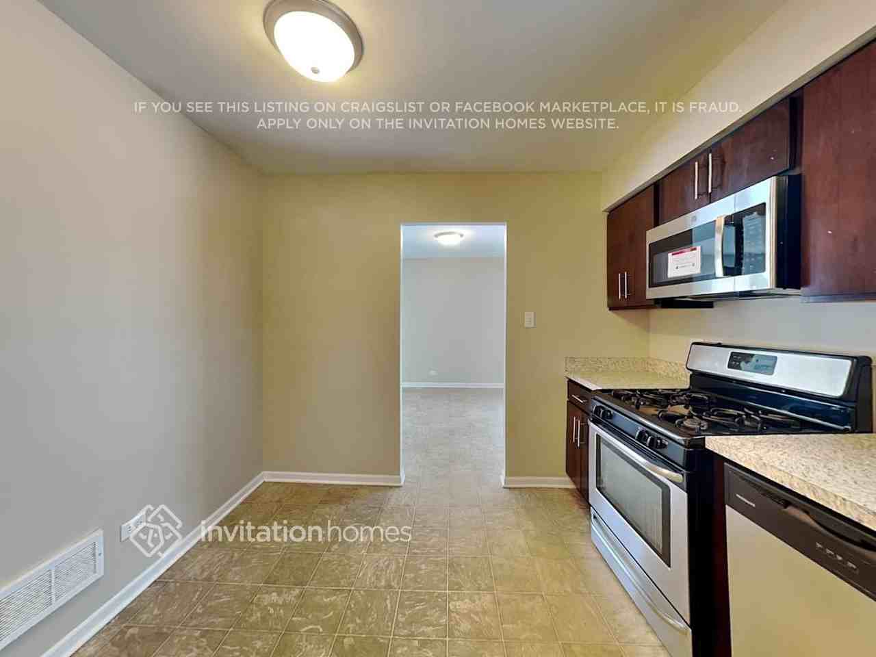 240 S Hale St - Photo 7 of 19