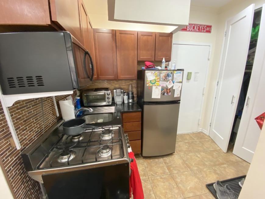 304 W 92nd St - Photo 6 of 10