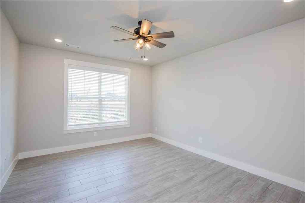 300 White Oak St - Photo 4 of 23