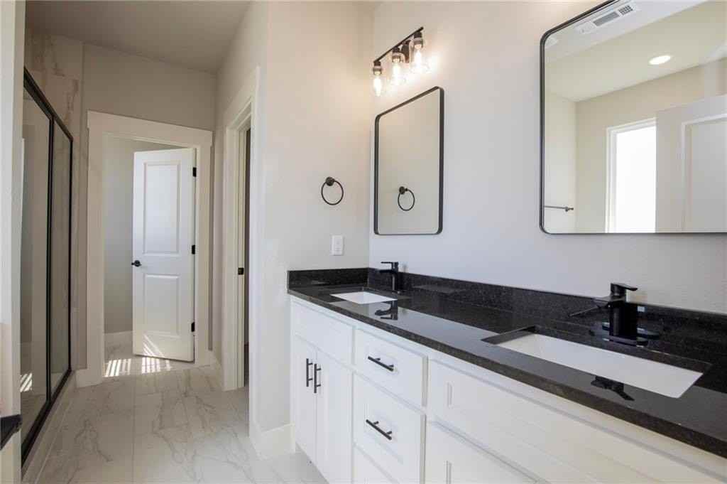 300 White Oak St - Photo 5 of 23