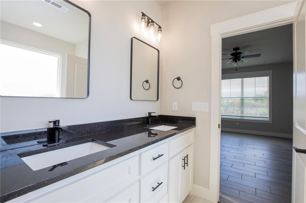 300 White Oak St - Photo 6 of 23