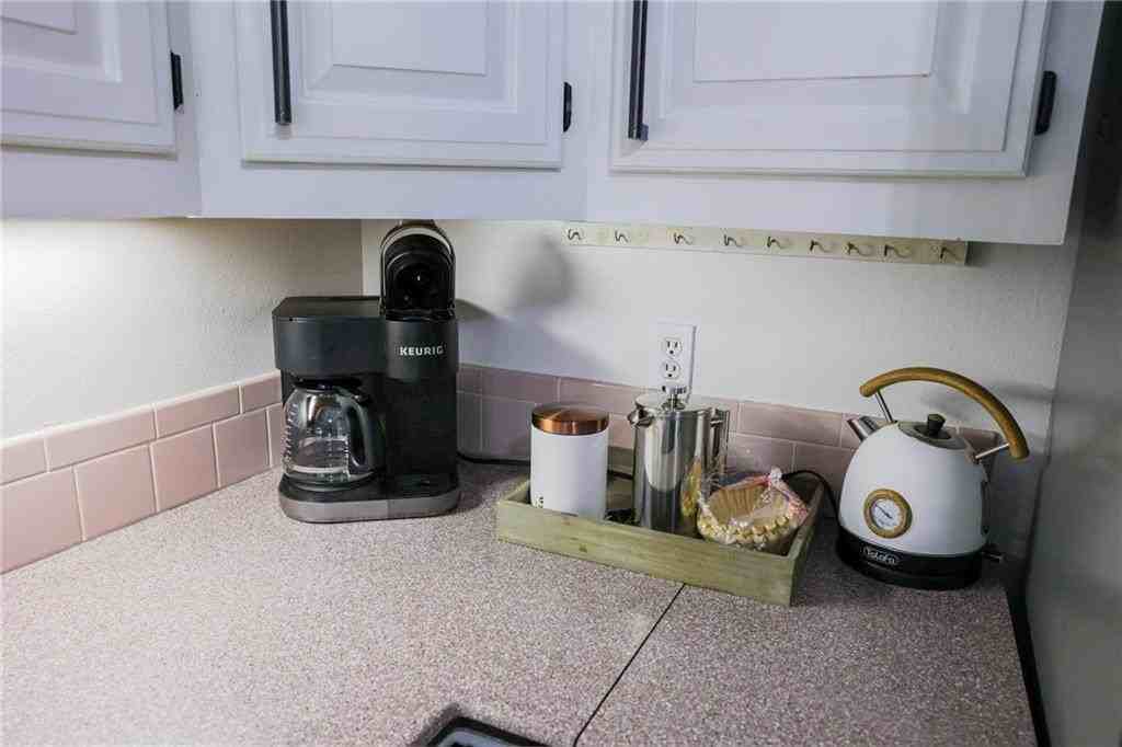 22 Penrith Dr - Photo 4 of 40