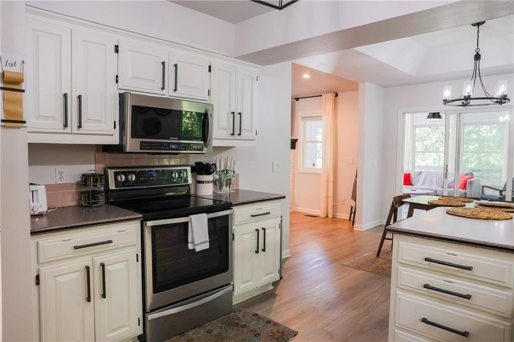 22 Penrith Dr - Photo 5 of 40