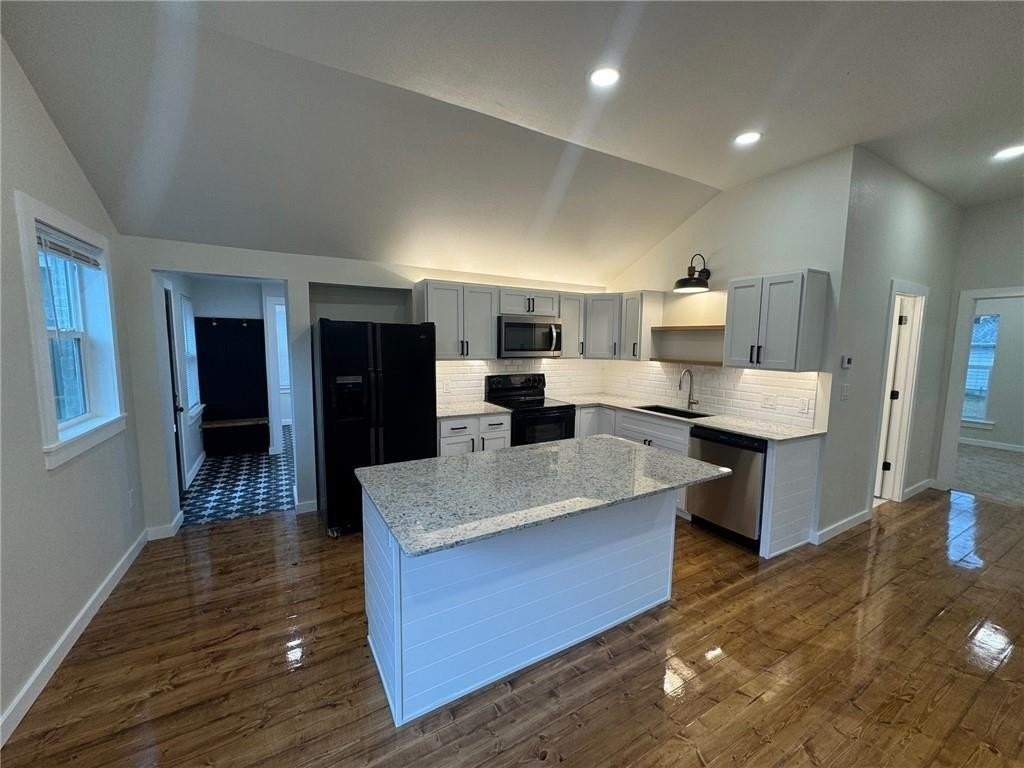 716 N Madison St - Photo 2 of 14