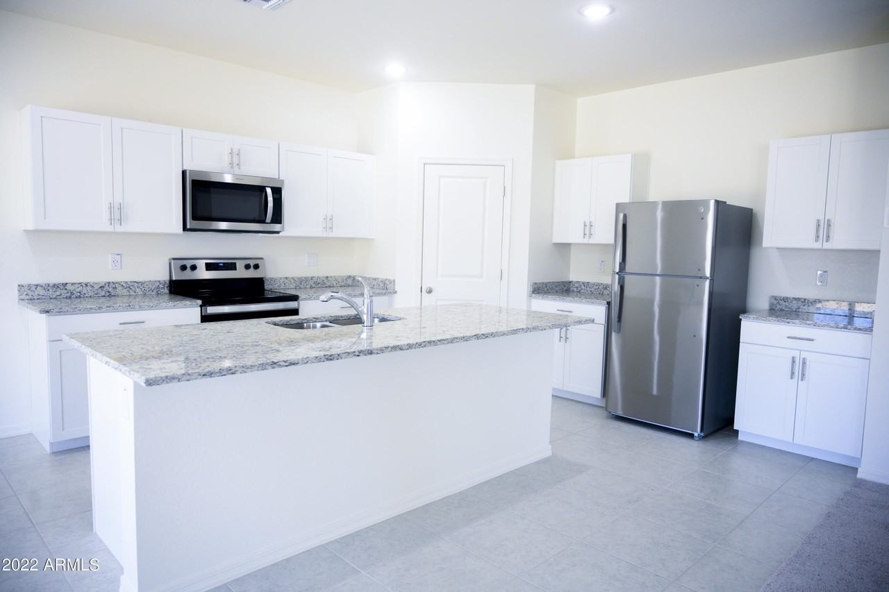 9525 West Illini Street - Photo 5 of 36