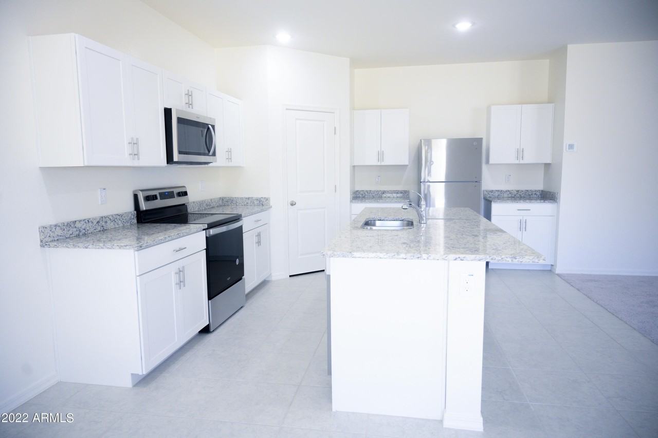 9525 West Illini Street - Photo 7 of 36