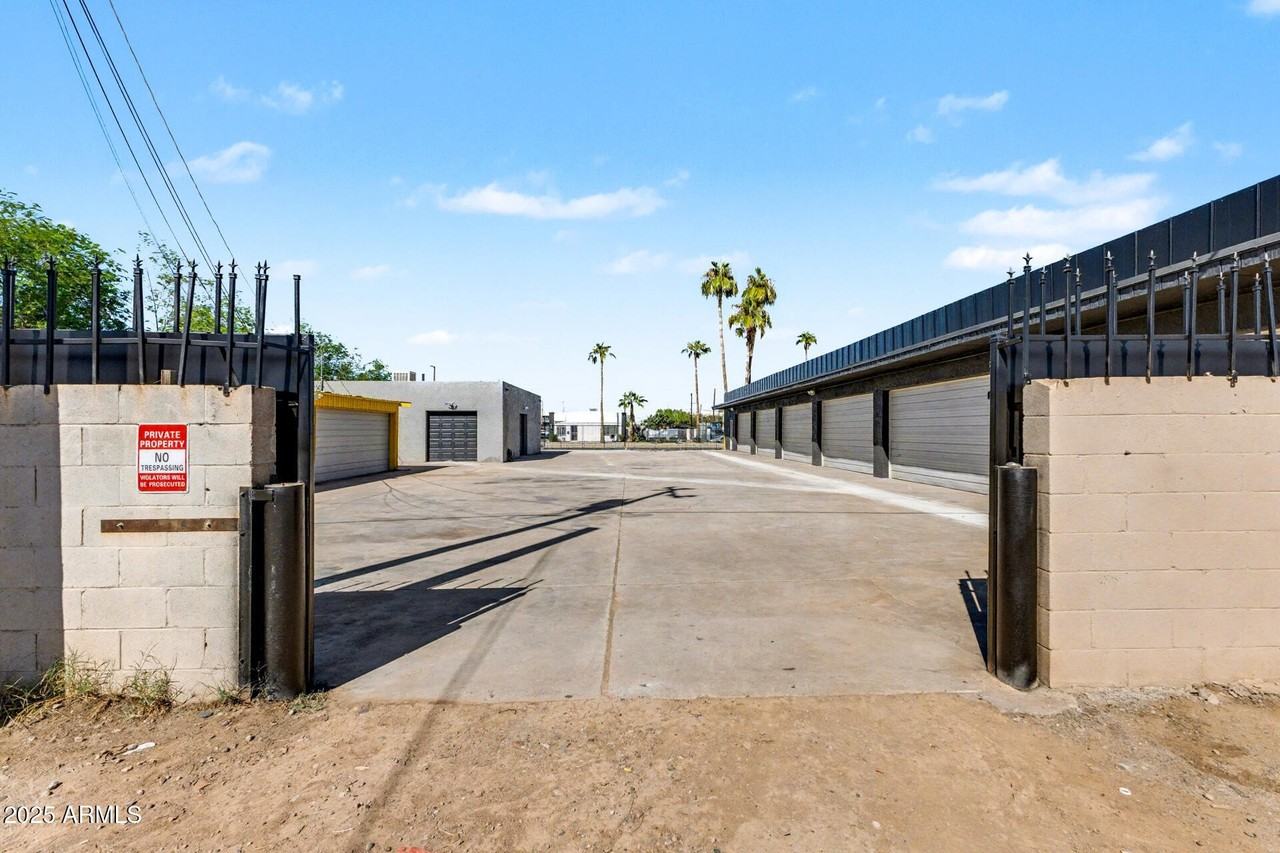 1417-1421 E WASHINGTON Street - Photo 2 of 30