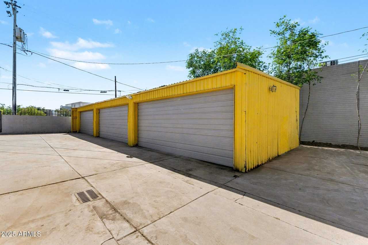 1417-1421 E WASHINGTON Street - Photo 7 of 30