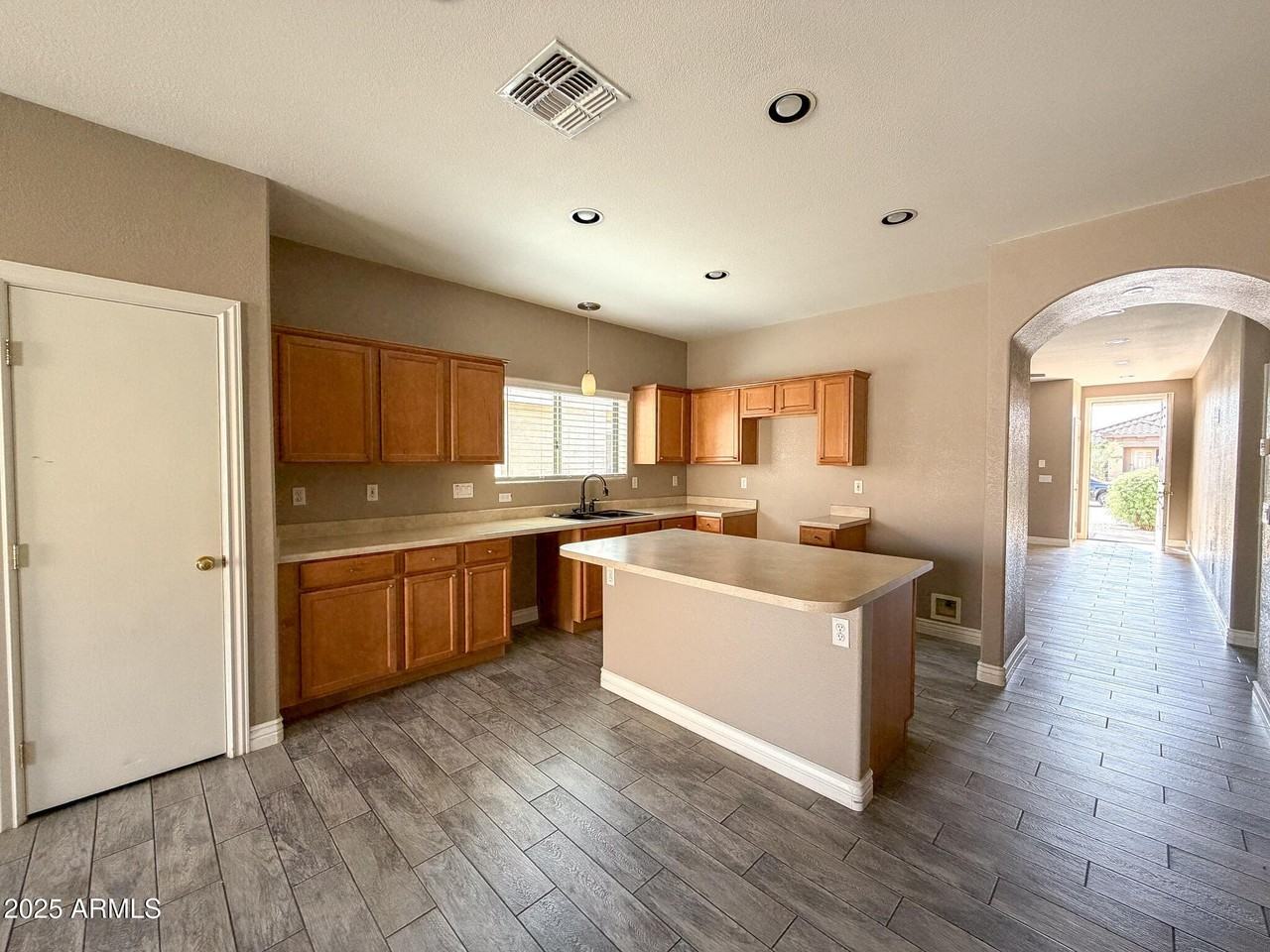 982 E Doris St - Photo 5 of 17