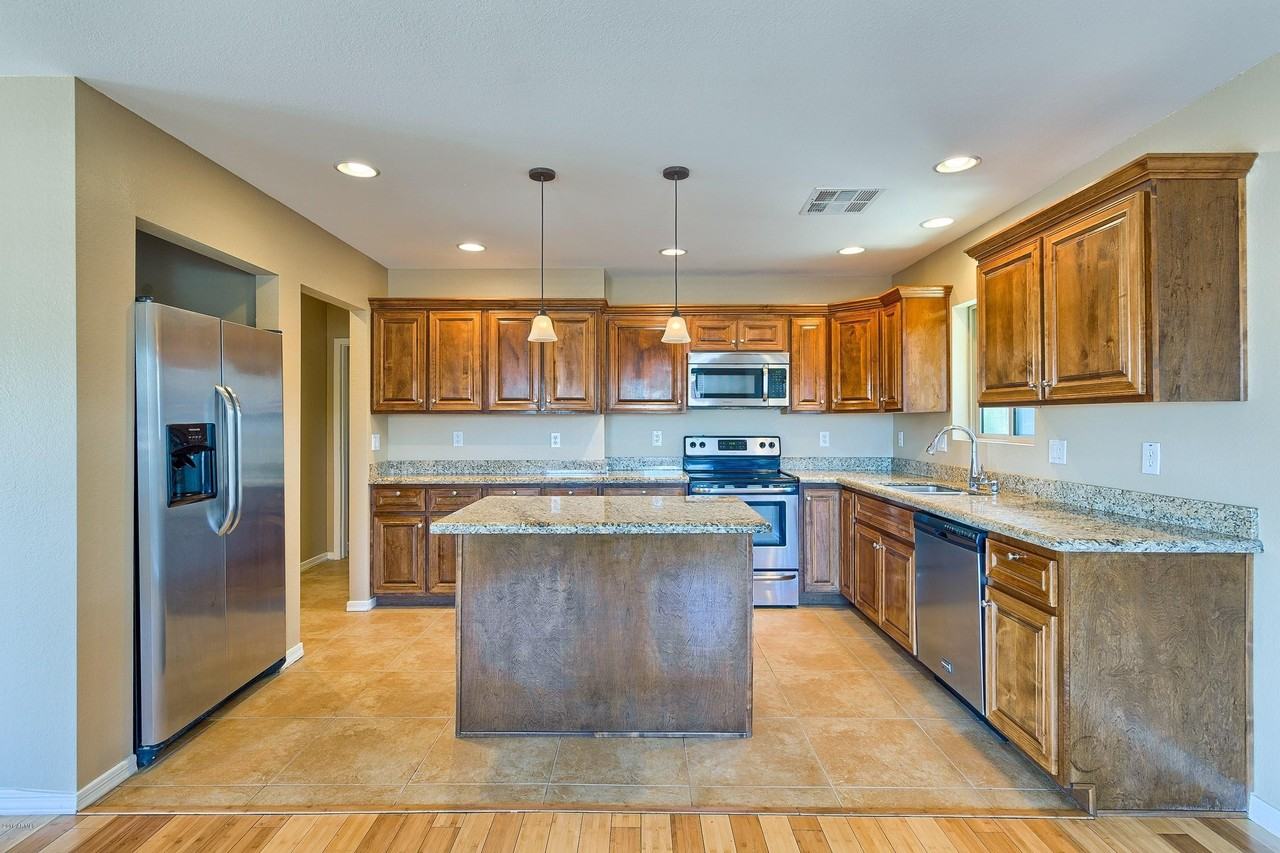 1601 North 13th Avenue - Photo 5 of 11