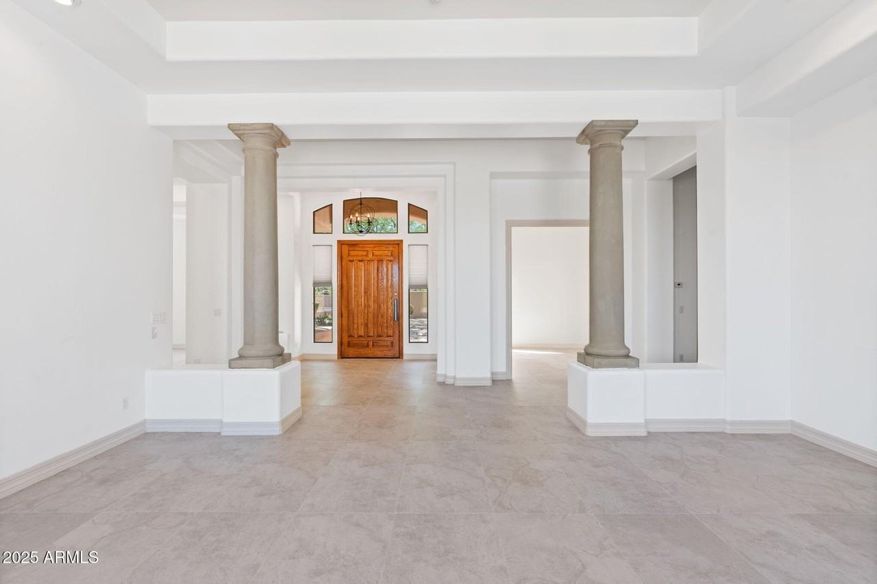 22463 N 54th St - Photo 5 of 50