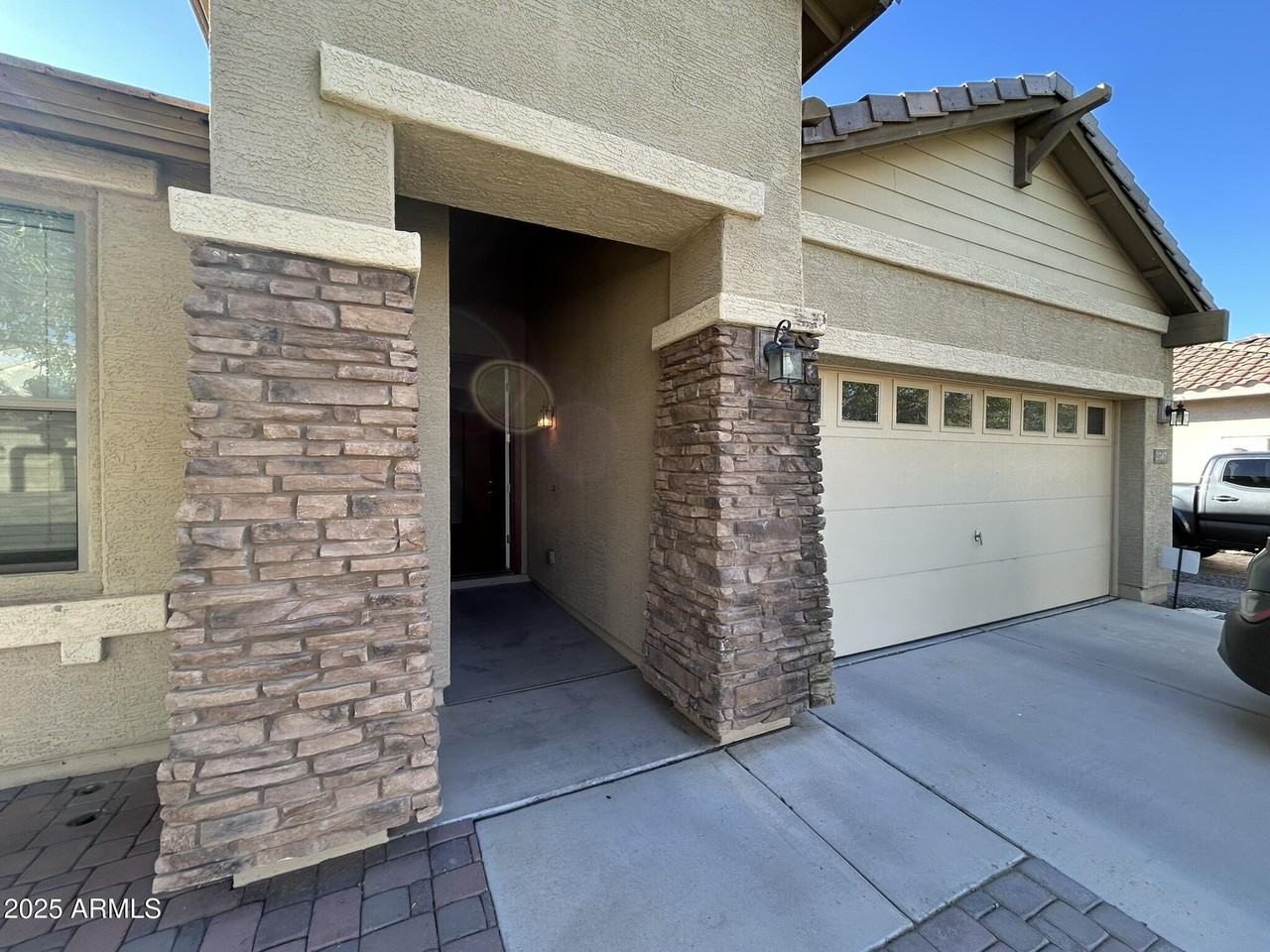 2747 E Clifton Ave - Photo 2 of 26